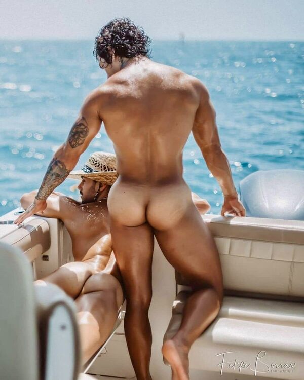 xxxtanlineboat.jpg