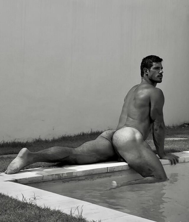 xxxtanlinepoolstud.jpg