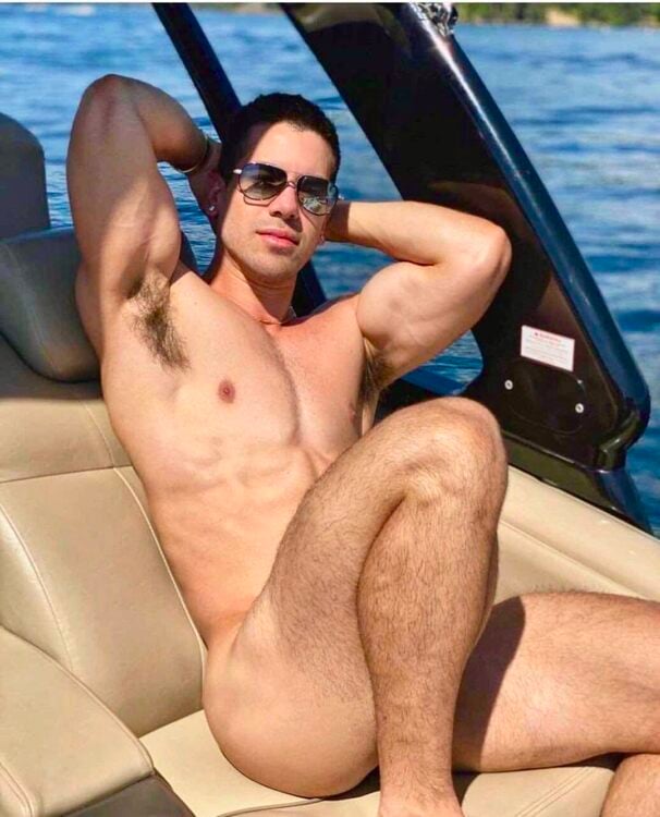 xxxarmpitboat.jpg