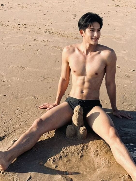 xxxbeachboyphallus.JPG