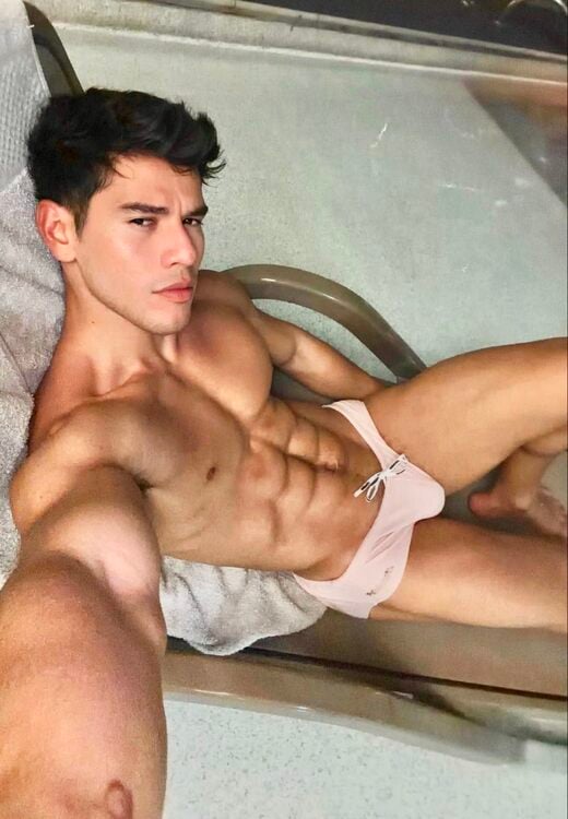 xxxchaise&abs.jpg