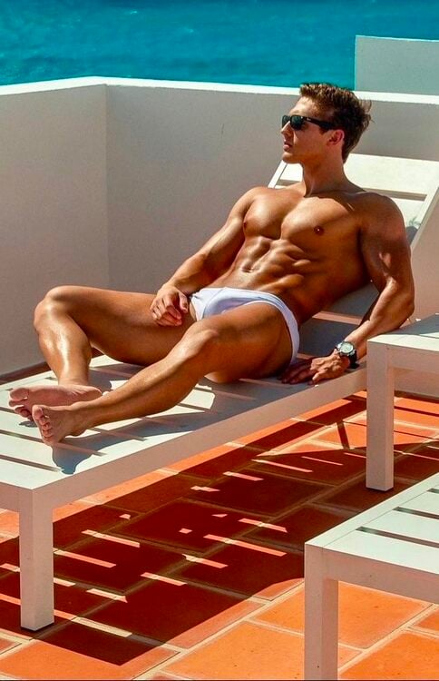 xxxchaise&shades.jpg