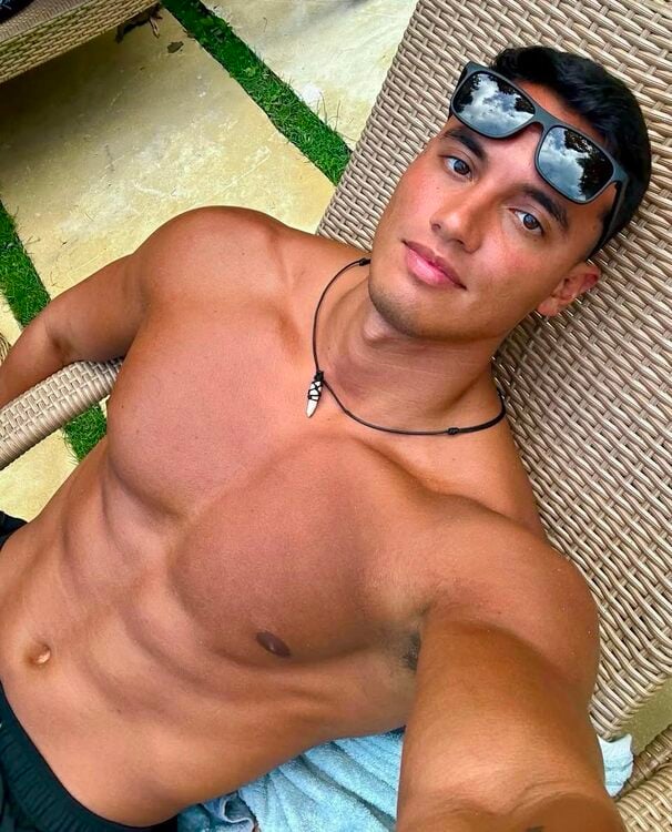 xxxchaise&shades2.jpg