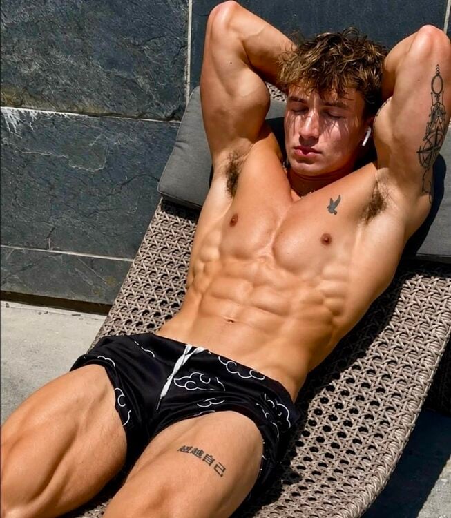 xxxchaise&tats.jpg