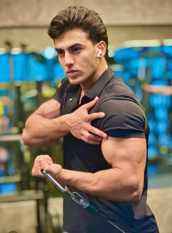 xxxgymbiceps.jpg
