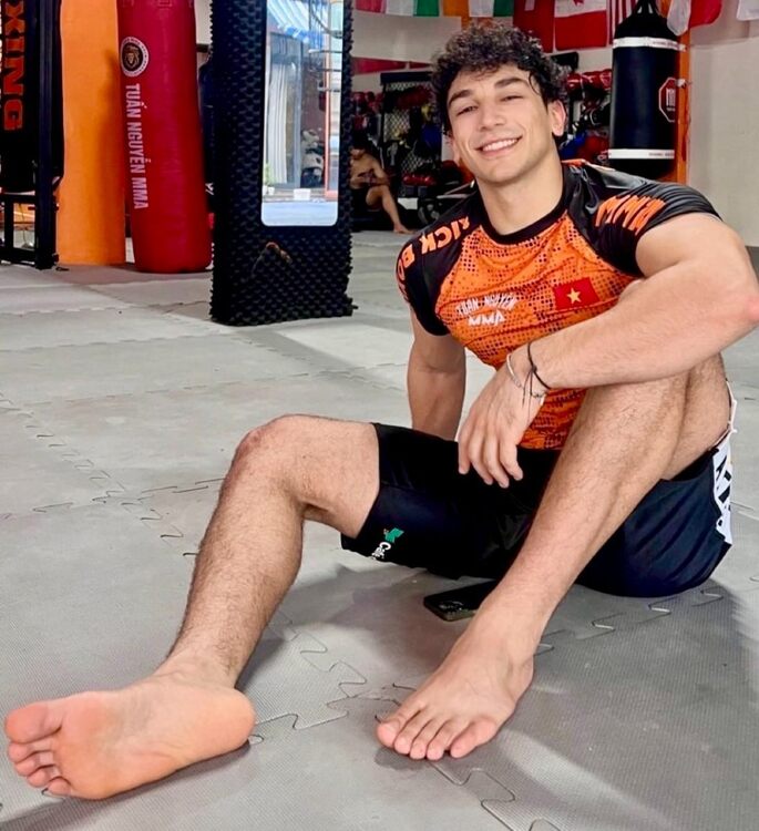 xxxgymlegup.jpg