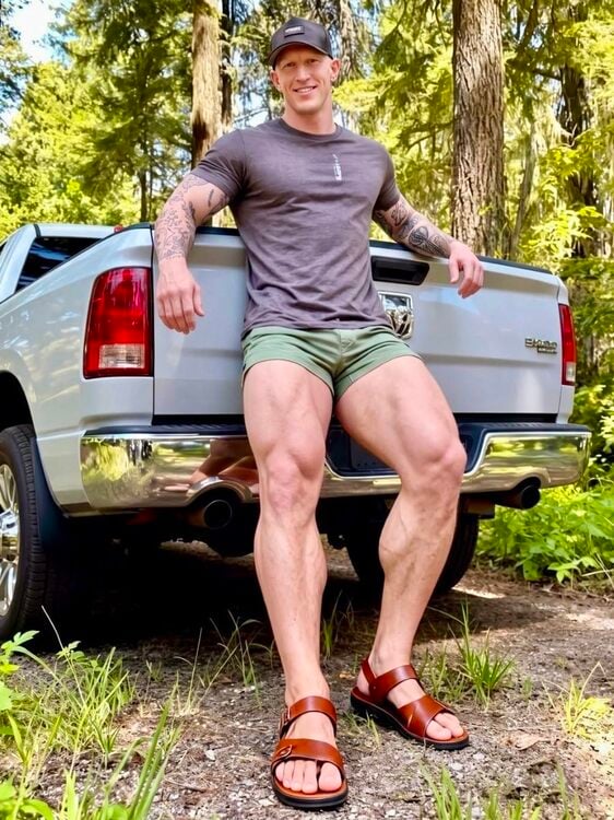 xxxlegs&truck.jpg