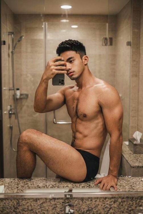 xxxmirrorasian2.JPG