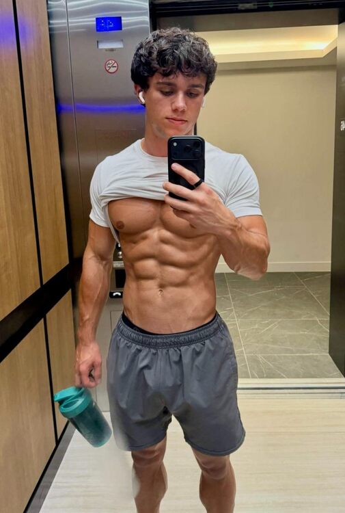 xxxpackselevator.jpg