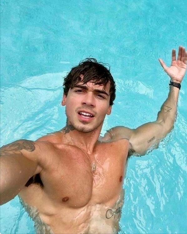 xxxpoolboyashton.jpg