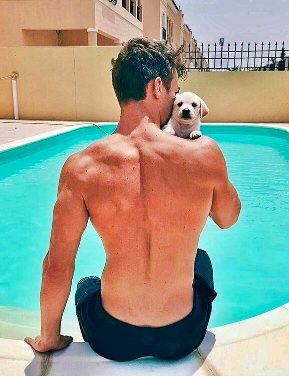 xxxpuppyatpool.jpg