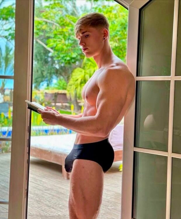 xxxread&bulge.jpg