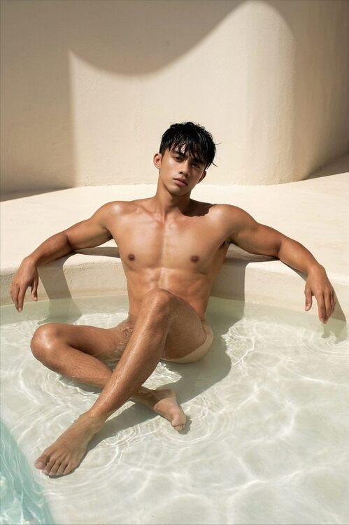 xxxsoninpool.JPG