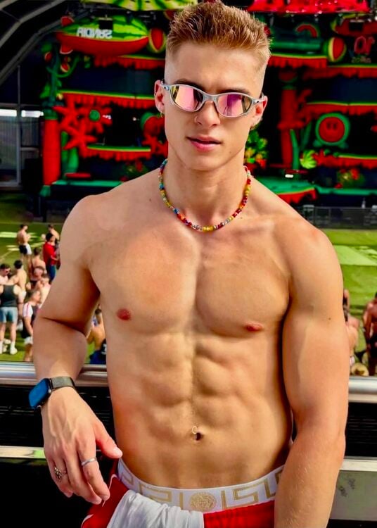 xxxsunglassnavel.jpg