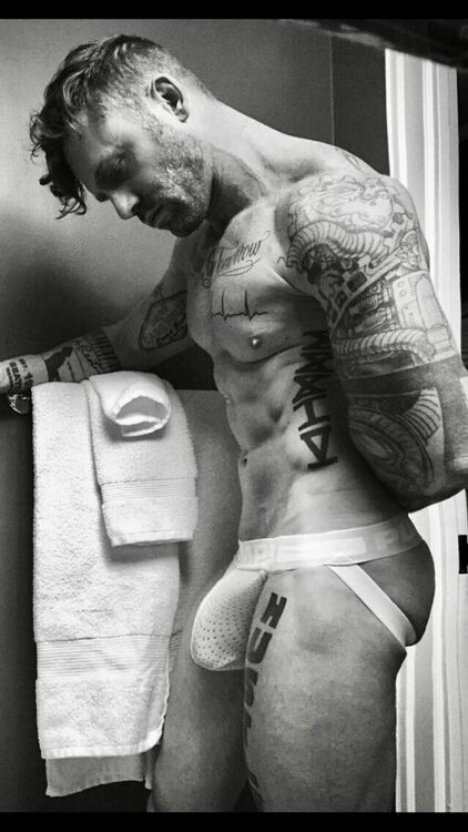 xxxtatoobulge.jpg