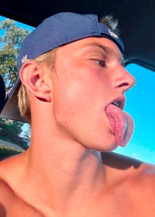 xxxtongue blond.jpg