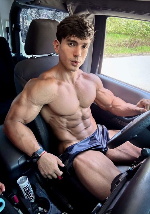 xxxubermuscle.JPG