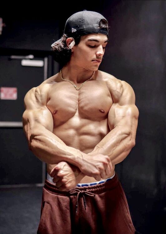 xxxarmscap.jpg