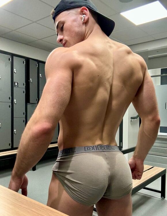 xxxcapbackgym.jpg