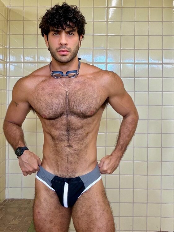 xxxfrontcurlyspeedo.jpg