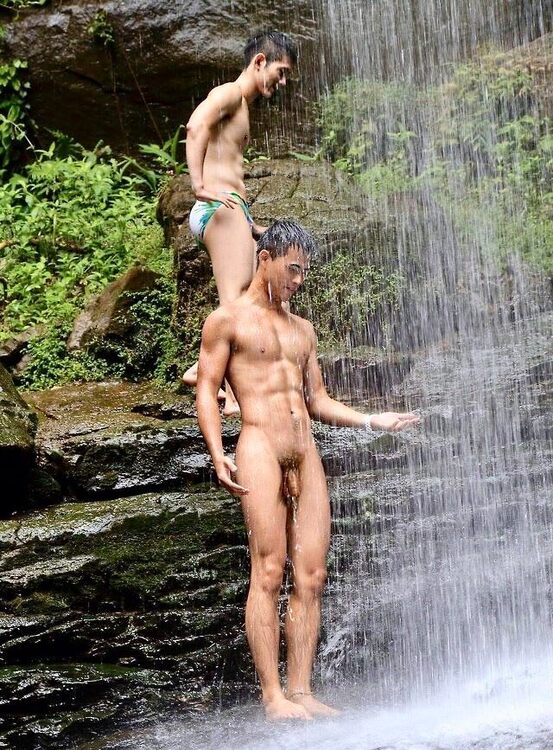 xxxoutsidewaterf.jpg