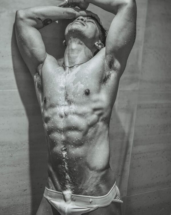 xxxshower&pits.jpg