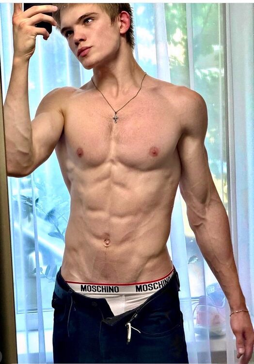 xxxsonmoschino.jpg