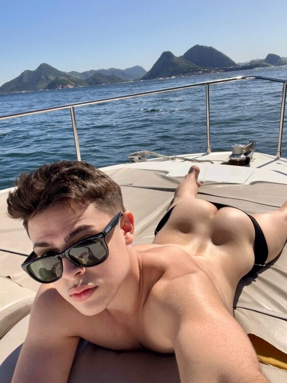 xxxyachtbutt2.jpg